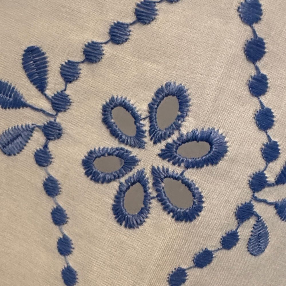 Ann Taylor 100% Cotton White Blouse with Blue Floral Embroidery Size MP - Picture 6 of 9